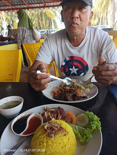 Opinii despre Ikan Bakar Kepoi Kepoi Rumah Kuning în Sitiawan - Gastronomi dan perhotelan