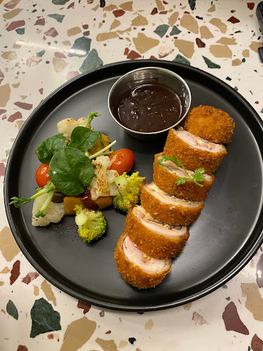 Jomo Eatery Kuala Nerus - Gastronomi dan perhotelan