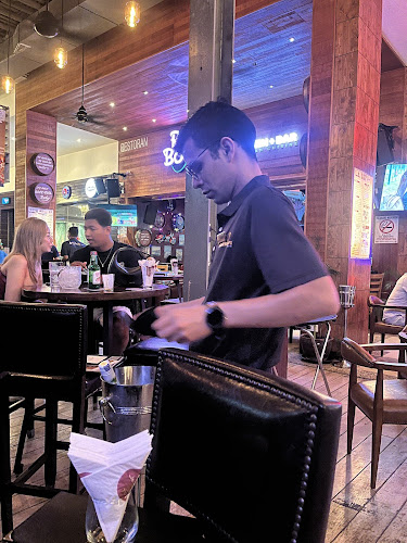 Rockafellers Johor - Gastronomi dan perhotelan