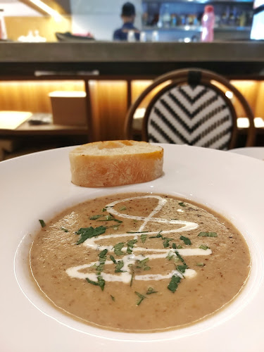 Roots Mount Austin (Relocating, To be announced) - Gastronomi dan perhotelan