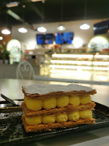 Encore Malaysia - Gastronomi dan perhotelan