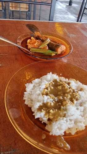 Pak Majid Kari Sembilang/ Warung Tiga Sempadan - Gastronomi dan perhotelan