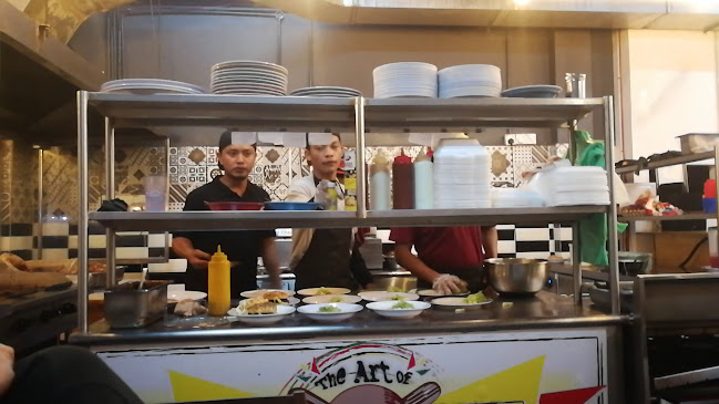 Grill Patio Menggatal Plaza - Gastronomi dan perhotelan