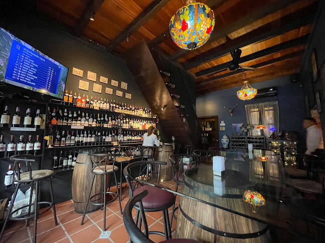 Wine Hour Bistro - Gastronomi dan perhotelan