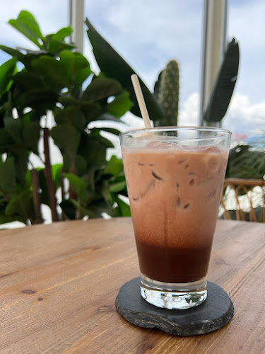 Fly Me To - Gastronomi dan perhotelan