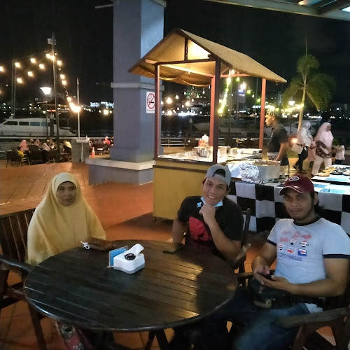 Bytes Cafe Duyong Marina & Resort - Gastronomi dan perhotelan