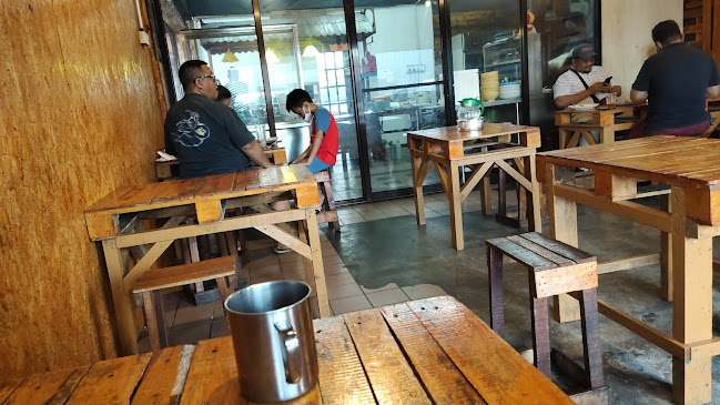 Tokmi Station - Gastronomi dan perhotelan