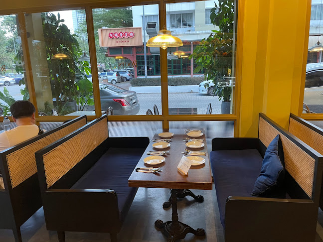 Roots Mount Austin (Relocating, To be announced) - Gastronomi dan perhotelan