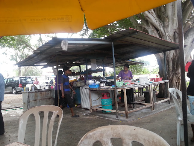 Opinii despre Guna's Corner (Kedai Bawah Pokok) în Sitiawan - Gastronomi dan perhotelan