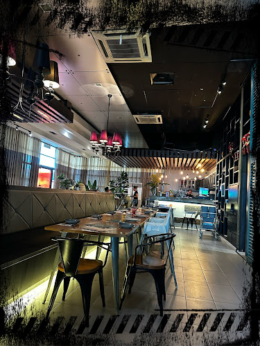 Cafe Cafe - Gastronomi dan perhotelan