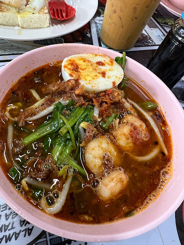 Opinii despre Astaka Lorong Kulit în George Town - Gastronomi dan perhotelan