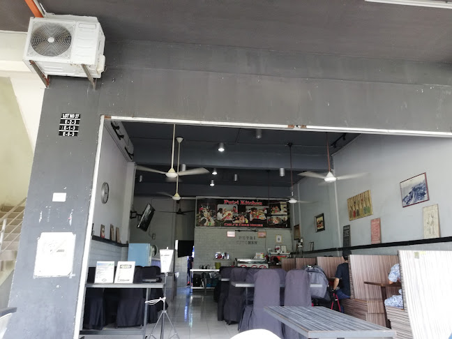 Putri Kitchen Shellout And Steamboat - Gastronomi dan perhotelan