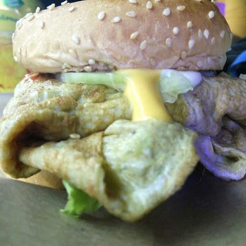 SMF BURGER RESTORAN MAJU - Gastronomi dan perhotelan