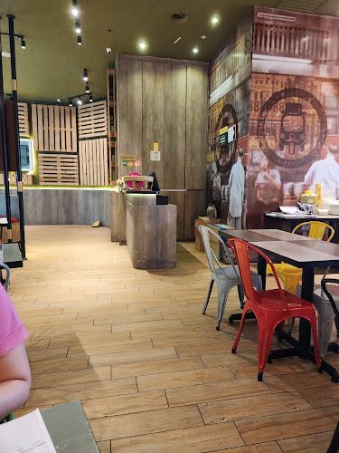 Comentarii opinii despre Mr. Tuk Tuk @ Starling Mall (Last call 9:30pm)