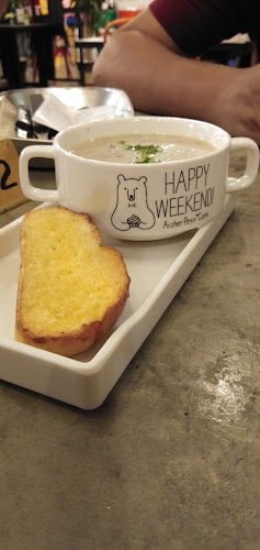 OverStepped Cafe Perdana Heights - Gastronomi dan perhotelan