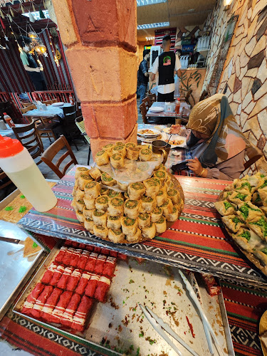 Zaituna Restaurant مطعم زيتونة - Gastronomi dan perhotelan