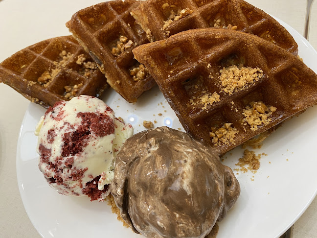 Inside Scoop AEON Mall Bukit Indah