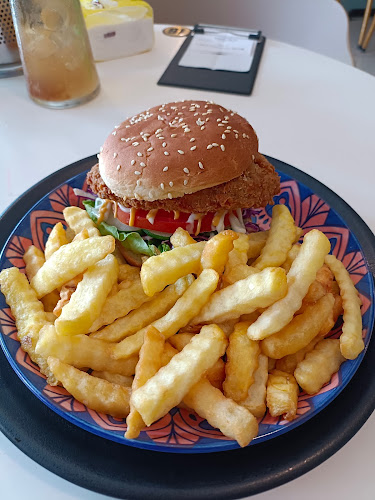 YC Vege Life Vegetarian Cafe - Gastronomi dan perhotelan