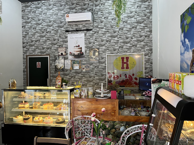 Accompli Abi Homemade cakes