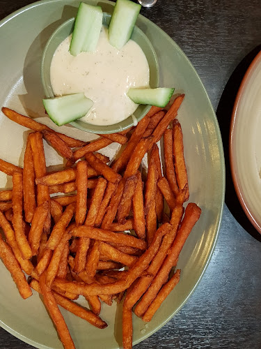 Nando's di Plaza Pelangi - Gastronomi dan perhotelan