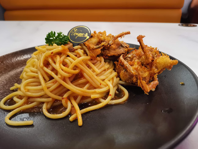 Unique Eatery Cafe - Gastronomi dan perhotelan