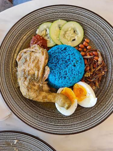 Mangga at the Blue Mansion - Gastronomi dan perhotelan