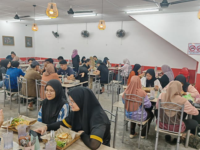 RUMAH MAKAN AYAM PENYET SAMBAL MIMPI DORA MJ - Gastronomi dan perhotelan