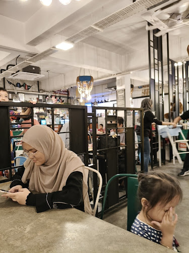 Opinii despre OverStepped Cafe Perdana Heights în Sungai Petani - Gastronomi dan perhotelan