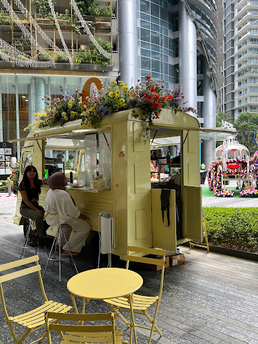 LUMI Cafe - Gastronomi dan perhotelan