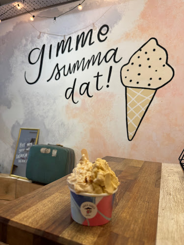 Waka Waka Gelato - Gastronomi dan perhotelan