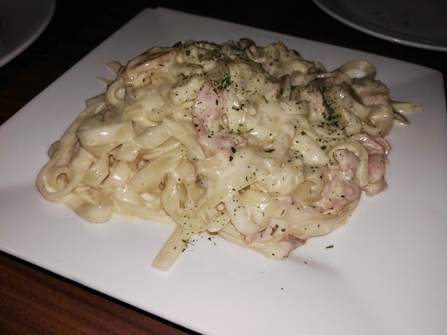 Howdy Grillhouse - Gastronomi dan perhotelan