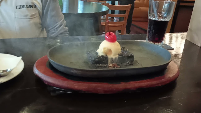 Rock Bottom Malacca - Gastronomi dan perhotelan