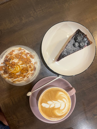 Opinii despre Indulge By Coco Cafe în Kuala Dungun - Gastronomi dan perhotelan