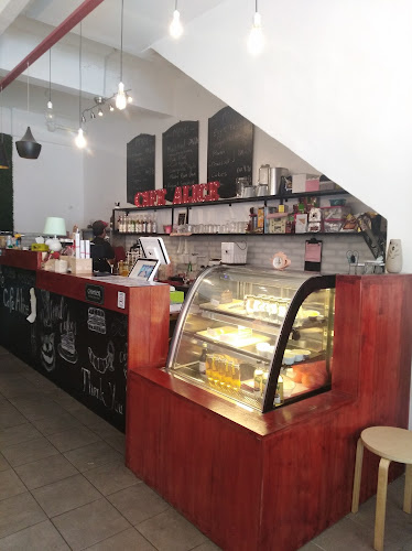 Cafe Alice - Gastronomi dan perhotelan