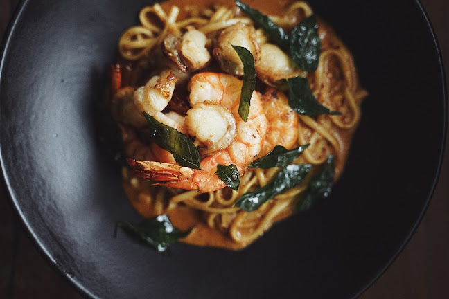 The Replacement - Lodge & Kitchen - Gastronomi dan perhotelan