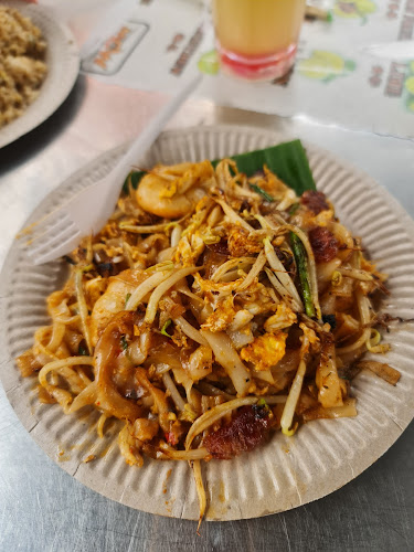 CHONG Charcoal Seafood Char Kuey Teow 炭烧海鲜炒粿条
