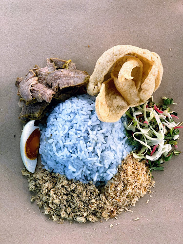 Opinii despre Nasi Kerabu Kak Wan în Teluk Intan - Gastronomi dan perhotelan