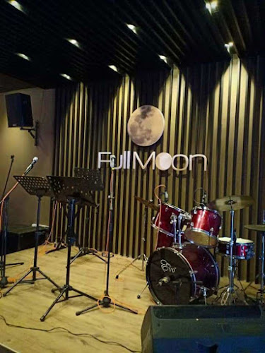 FULL MOON CAFE