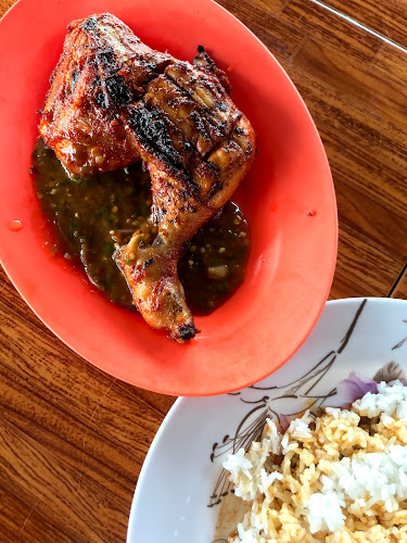 Opinii despre Warung Ikan Keli Bakar în Bagan Serai - Gastronomi dan perhotelan