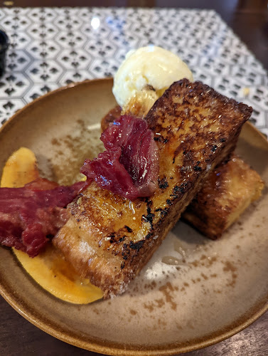 The Replacement - Lodge & Kitchen