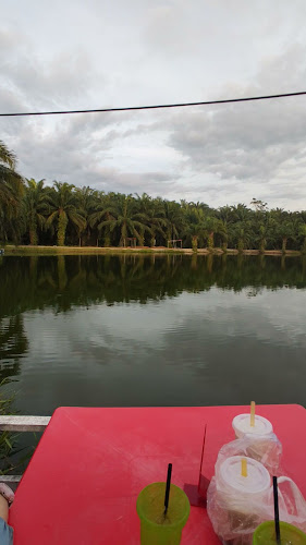 Opinii despre D'Kolam Cafe Halida în Kampung Gajah - Gastronomi dan perhotelan