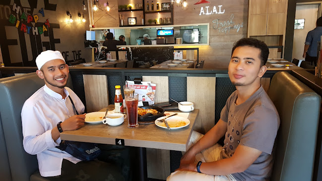 Pizza Hut Restaurant Kubang Kerian - Gastronomi dan perhotelan
