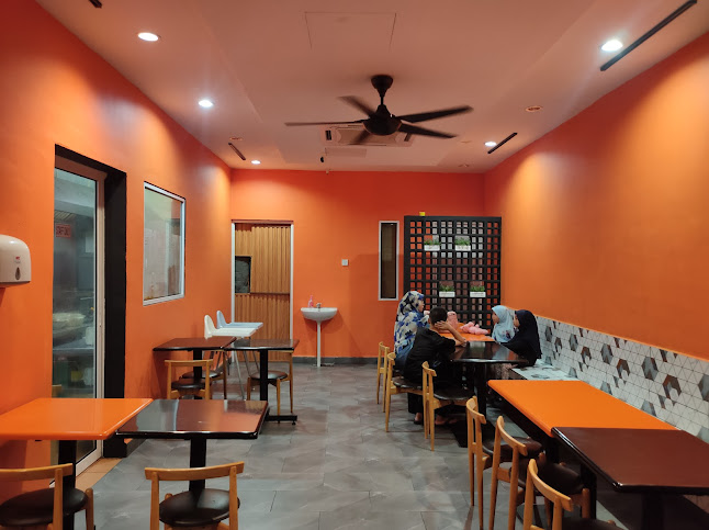 Opinii despre Cafe 3 Sekawan în Seri Manjung - Gastronomi dan perhotelan