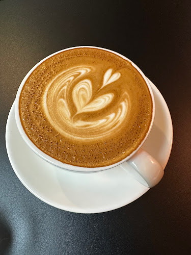 Comentarii opinii despre almost human club