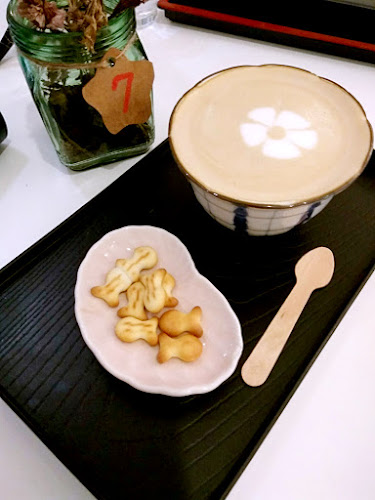 Aka Café - Gastronomi dan perhotelan