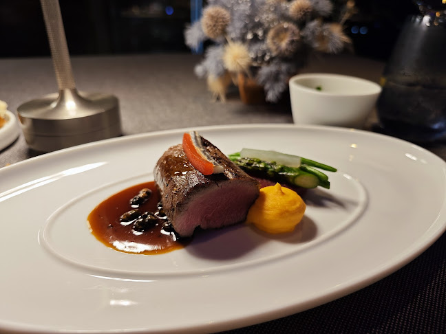 Sabayon at EQ - Gastronomi dan perhotelan