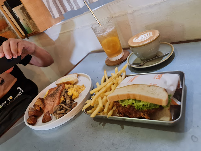 Opinii despre 100 houz coffee & breakfast în Kajang - Gastronomi dan perhotelan