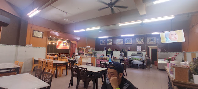 Larut Curry House - Gastronomi dan perhotelan