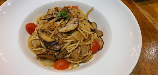 Mansion 5 - Gastronomi dan perhotelan