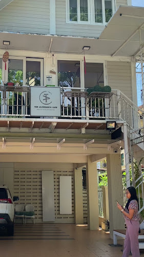 The Alchemist's Café